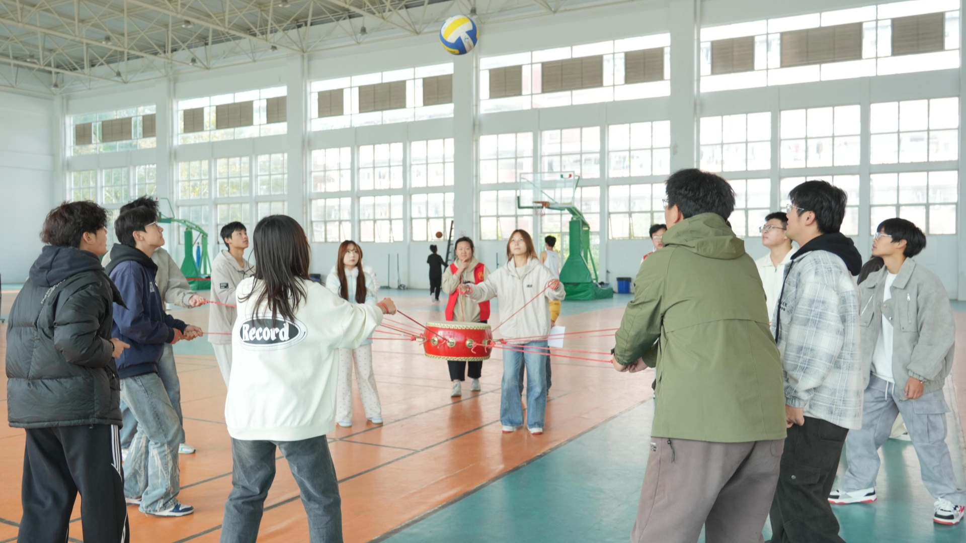 我院举办“五育润心 沐光同行”2025年心理趣味运动会