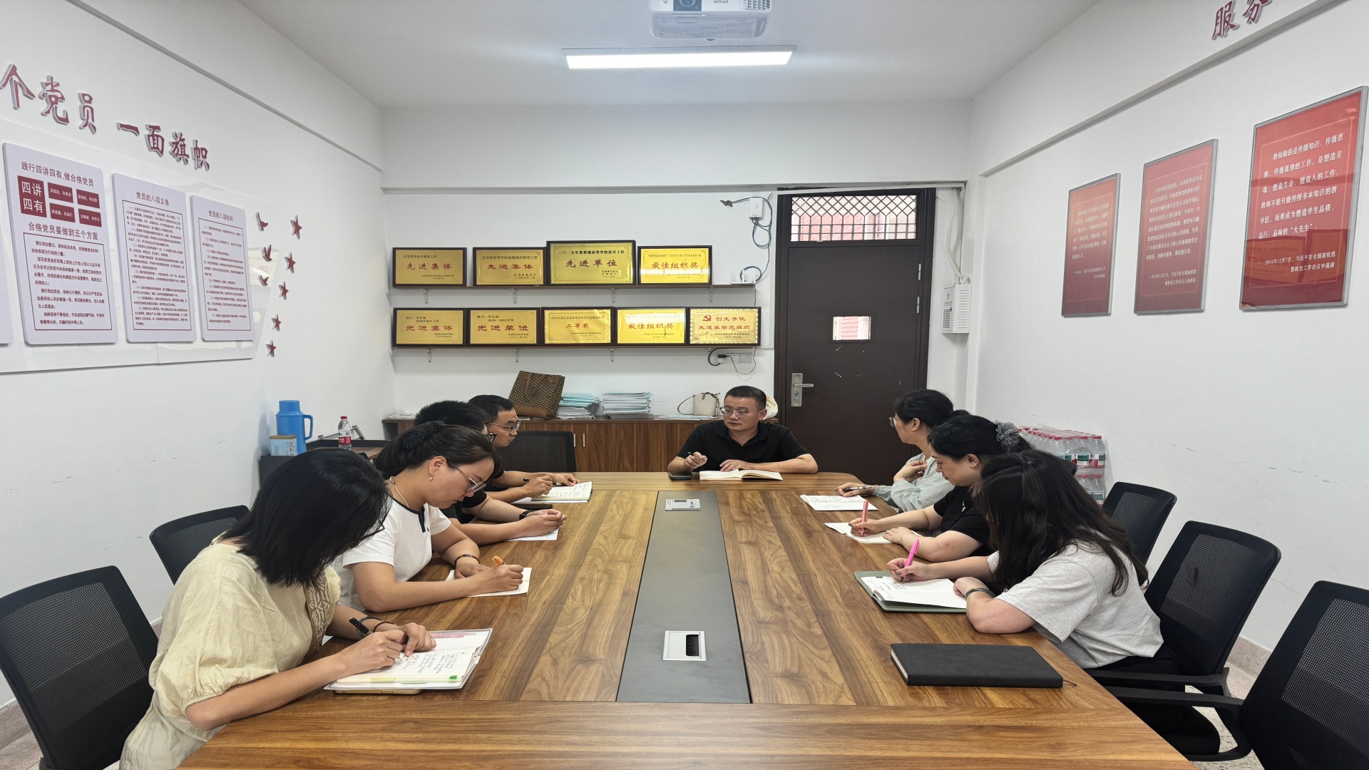学生处召开新学期工作部署会